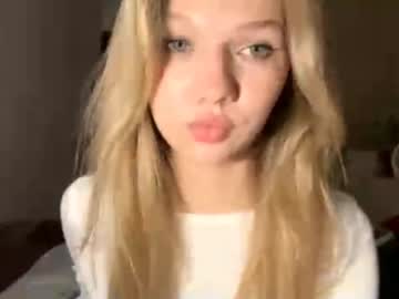 girl Free Nude Cams with sultry_dreamer_4ever