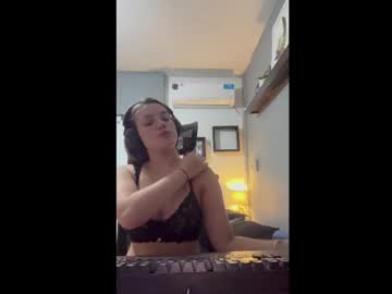 girl Free Nude Cams with eemilyyyy19